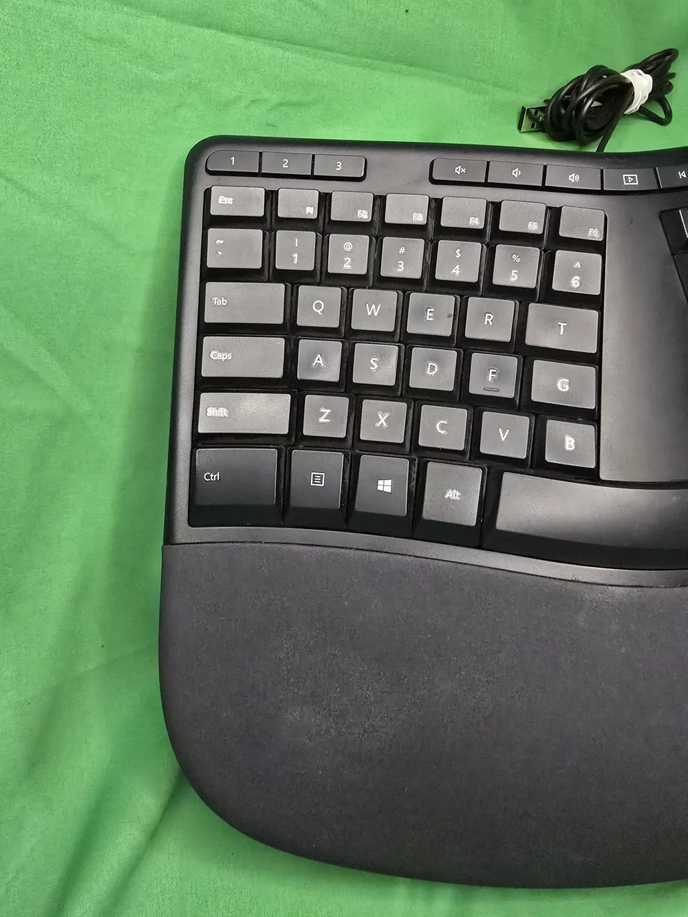 Microsoft 1878 Ergonomic Keyboard Wired USB Split Full Size Wrist Rest Black